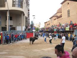Manchester united 's stadium alone holds 74,140 people. Bulls Brass Bands And El Madrigal Images From Villarreal The Set Pieces