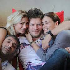 Kivanç tatlitug news, gossip, photos of kivanç tatlitug, biography, kivanç tatlitug girlfriend list basak dizer fransez and kivanç tatlitug have been married for 5 years. Kivanc Tatlitug Kardesi Kimdir Kivanc Tatlitug Kac Kardes