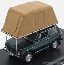 Ist Models Ist296mr Echelle 1 43 Lada Niva With Roof Tent 1981 Green Tente De Toit Pergola Pergola Moderne