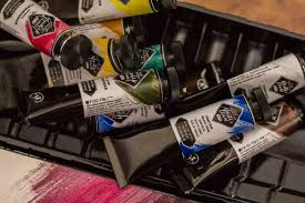 Usually, you won´t need to add more than 10% of water to dilute the paint enough in order to apply them smoothly. Here S How You Really Should Be Thinning Your Acrylic Paint