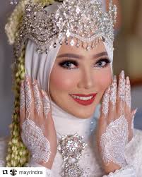 Studio 8 make up wedding menyediakan beberapa rias yang umum dipakai di jawa yaitu: 55 Akad Sunda Ideas Wedding Dresses Muslimah Wedding Muslimah Wedding Dress