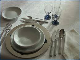 Come si dispongono le posate a tavola. Cucina E Dintorni Come Apparecchiare La Tavola La Tavola Elegante Le Ricette Dello Spicchio D Aglio