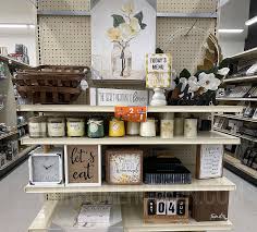 Big lots is a department store that specializes in closed our or overstocked furniture, housewares and home decor items. Home Decor At Big Lots Decorate For Less Money