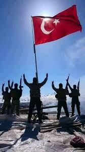 ovunecek gibi olacaksa olsun dunyanin en sanli bayragina en cesur askerine sahibiz gururluyuz askeri bayrak ozel kuvvetler