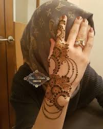 Shaz Mehndi On Instagram خوب پردہ ہے کہ چلمن سے لگے بیٹھے ہیں صاف چھپتے بھی نہیں سامنے آتے بھی ن Mehndi Designs Feet Mehndi Art Designs Henna Tattoo Designs