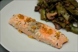 Saumon Confit A L Huile D Olive Un Pave De Saumon Delicatement Cuit A Basse Temperature Dans De L Huile D Olive H Saumon Confit Recette Poisson Idee Recette
