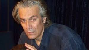 Γεννήθηκε στην αθήνα και σπούδασε στη δραματική σχολή του ωδείου αθηνών. Pxrq3lr5a9tvhm