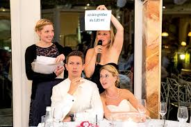 Brautpaar fotos fotos hochzeit hochzeitsspiele fotos überraschung hochzeit goldene hochzeit hochzeit deko hochzeit ideen unterhaltung foto spiele kennenlernen spiele. Ein Hochzeitsspiel Fur Alle Das Gemeinsamkeiten Fragespiel