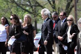 Dixie Carter S Funeral Far Right Woman In Glasses Is Her Sister Man Right In Middle Her Poor Husband Hal Holbrook Designing Women Dixie Carter Delta Burke