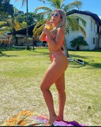 Larissa Cavalcantes Feet << wikiFeet