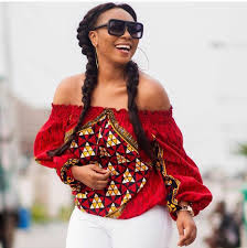 Une des nombreuses choses que vous pouvez réaliser avec ce beau tissu est le haut ankara. Model De Haut En Pagne 2020 Modele De Robe Tailleur En Pagne Facile A Faire