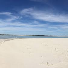 A mulher é um conjunto de curvas que consegue por direita a única curva do homem. Praia Russa Ilha De Troia Setubal Setubal