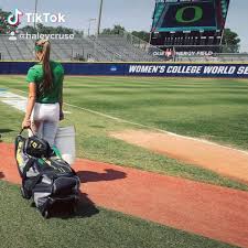 She is present in instagram, tiktok and twitter. Likefluence Com See The Best Tweets From Haley Cruse