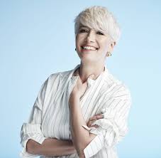 Wie macht man eine frisur wie emma thompson? Dame Emma Thompson Fansite Auf Twitter Happy Internationalwomensday2019 To The True Loves And Inspirations In My Life And To All You Beautiful Courageous Women Around The World Https T Co Zrcabmnmuv