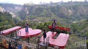 Setibanya di gerbang masuk utama, traveler harus lebih dulu merogoh kocek sebesar rp 15 ribu/orang dewasa untuk tiket masuk. Bukittinggi Mulai Buka Kembali Tiga Objek Wisata Cendana News