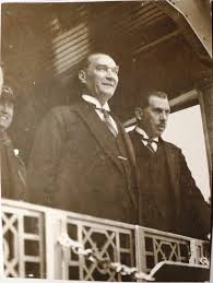 Ataturk Un Gulumsedigi 14 Fotograf Mustafakemalim Fotograf Fotograf Duvari Portre