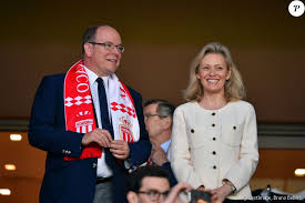 Nathalie boy de la tour ayant décidé de ne pas rester en poste pour un. Le Prince Albert Ii De Monaco Et Nathalie Boy De La Tour Presidente De La Ligue De Football Professionnel Lors De La Rencontre De Ligue 1 Monaco Lille Au St Purepeople