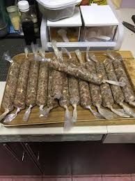 Resepi ringkas sosej masak sos ini walaupun aku tahu resepi ini sudah berlambak di google, tetapi pasti ada sedikit perbezaan juga kan? Resepi Sosej Daging Homemade