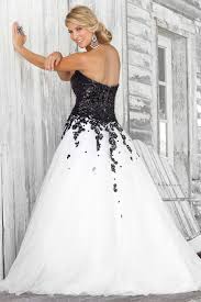 Fit And Flare Wedding Dresses 10 Black And White Plus Size Wedding Dresses White Ball Gowns Ball Gowns Wedding Black Wedding Dresses