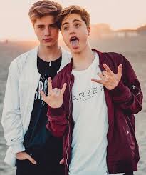 Akhirnya kesampaian juga ya punya jagoan! 16 Ide Ganteng Kembar Wattpad Finn Harries