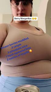 Vanessa Koss (@drinkswithnessa)