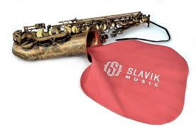 Make sure that the position of the keys and the pressure needed to play them where as similar as a conventional saxophone. Slavik Music Alto Saxophone Body Swab