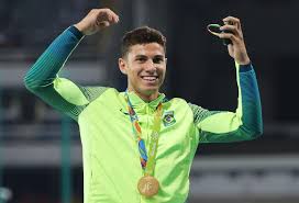 He is the current reigning olympic gold medalist and holds the olympic record of 6.03 metres. Thiago Braz Recebe Medalha De Ouro E Lavillenie E Vaiado De Novo No Rio Rede Bom Dia