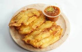 Memiliki tekstur yang cukup liat dan basah serta cita rasa yang unik membuat menu yang satu ini sangat digemari oleh para konsumen. Yuk Cobain 10 Olahan Pisang Kekinian Yang Paling Diminati