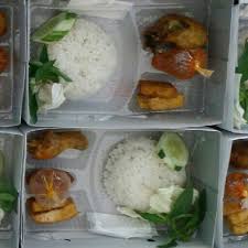 Di warung mie ayam pak darman, untuk harga semangkuk es dawet hitam â dibanderol sekitar rp … 5.000 saja. Ayam Lalapan Warung Makan Etam Suryanata