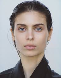 Isabelle Tate's Instagram, Twitter & Facebook