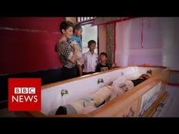 Living With The Dead In Indonesia Bbc News Youtube