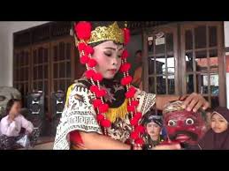 Tari klana raja disebut sebagai tari yang terinspirasi dengan adegan raja yang sedang jatuh cinta kepada. Tari Topeng Klana Oleh Feby Penari Cilik Dari Losari Youtube