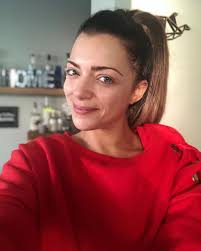 Ihr möchtet eine neue haarfarbe ausprobieren oder den unschönen grauen ansatz färben? Gzsz Star Anne Menden So Verbringt Sie Den Jahreswechsel Promiflash De