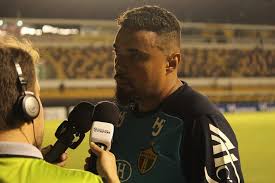Brusque futebol clube, usually known just as brusque, is a football (soccer) club from brusque, santa catarina, brazil, founded on october 12, 1987. Goleiro Do Brusque Fratura O Braco E Ira Passar Por Cirurgia Brusque Ge