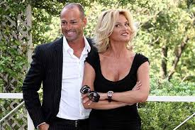 Simona ventura pubblica una foto su instagram in cui. Stefano Bettarini Si Scaglia Contro Simona Ventura Non Avrebbe Mai Dovuto Partecipare A L Isola Dei Famosi Ha Tirato Fuori Il Peggio Di Se Isa E Chia