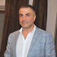 Sedat peker'in düğününe iş ve magazin dünyasının ünlü isimleri katıldı. Sedat Peker In Esi