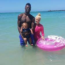 Lakers forward julius randle, right, and his fiancée, kendra shaw, welcomed the birth of their first son on friday morning in los angeles. Juliusrandle Regram Kendra Shaw Ready To Go Back Http Ift Tt 2xwryoc Ready To Go Julius Randle Interracial Family