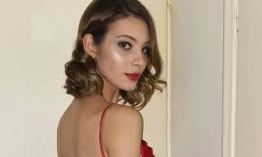 Mad clip αννα μαρια ηλιαδου. Anna Maria Hliadoy Sxedon Agnwristh Me Neo Look H Nikhtria Toy Gntm In Gr
