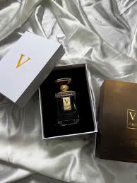 ✨ VOET… perfumería de autor que deja huella ✨⁣ Una marca nueva que nos  tiene encantados por sus aromas elegantes, modernos y nada comunes.⁣ ⁣ 💛  Amber Skin: cálido, ambarado y súper