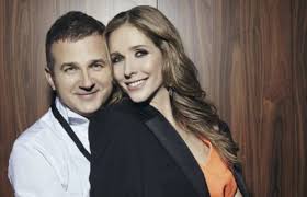 Про власне одруження найвідоміша медіапара розповіла вперше, хоча стосунки ведучих розпочалися ще два роки. Usya Pravda Pro Stosunki Ta Rozluchennya Katerini Osadchoyi Z Yiyi Pershim Cholovikom Politikom Foto Osobliva