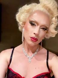 Just like Jesus, Marilyn rose back from the ☠️⚰️, I had so much fun  performing at Wine & Shine with @martyri0, @diablokahlo and  @deedee.0fficial at @wijnbarona 🍷, I couldn't have been my Marilyn self ...