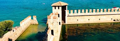In under an hour, you will reach the shores of italy's largest lake and can spend the day in either desenzano or. 4 Day Tour Of The North Italian Lakes From Milan Civitatis Com