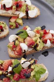 Avocado Erdbeer Caprese Schnittchen Schneewittchen Tastesheriff Rezept Rezepte Caprese Fingerfood Rezepte