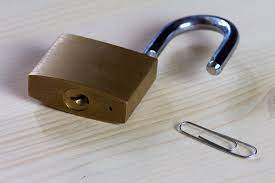 Apply upwards pressure on the shackle and turn the dial clockwise. How To Open A Locker Without A Key How To Wiki 89