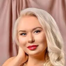 Tina Renshaw's Instagram, Twitter & Facebook