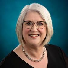 Kelly Powell's Instagram, Twitter & Facebook