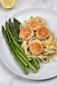 Season both sides with salt and pepper. Creamy Pasta With Scallops And Asparagus Wednesday Night Cafe