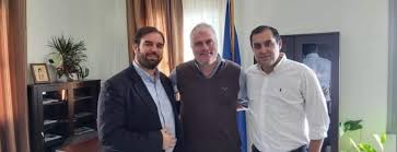 Όπως αξίζει στον ελληνικό λαό. O Kwstas Katsafados Synanth8hke Me Ton Giannh Zormpa Aegina Press