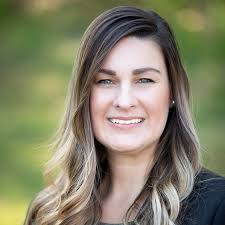 Taryn Harris's Instagram, Twitter & Facebook