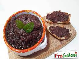 According to the nutritionist, the pasta with black olive and basil pesto can be eaten with a mixed salad, followed by a bowl of soft fruit. Ricetta Pesto Di Olive Nere Ricette Di Fragolosi